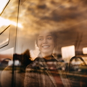 jeune femme dans un bus